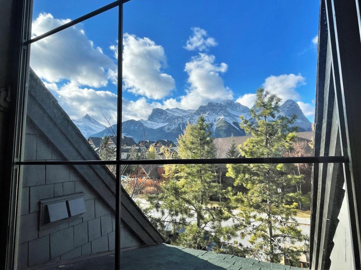 Renovated Chalet At Mystic Springs, Mountain Views, Pets Welcome! Canmore Exterior photo