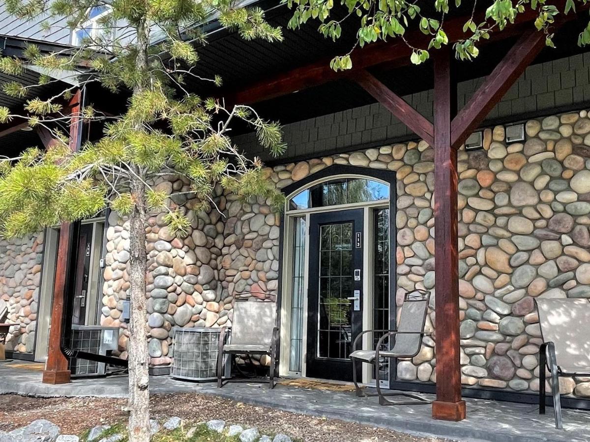 Renovated Chalet At Mystic Springs, Mountain Views, Pets Welcome! Canmore Exterior photo