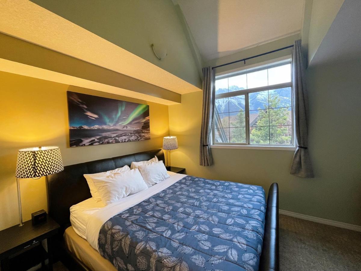Renovated Chalet At Mystic Springs, Mountain Views, Pets Welcome! Canmore Exterior photo