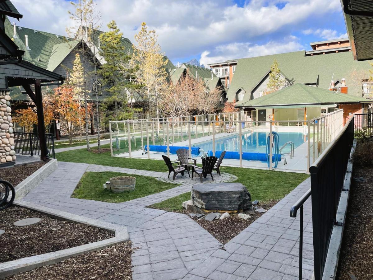 Renovated Chalet At Mystic Springs, Mountain Views, Pets Welcome! Canmore Exterior photo