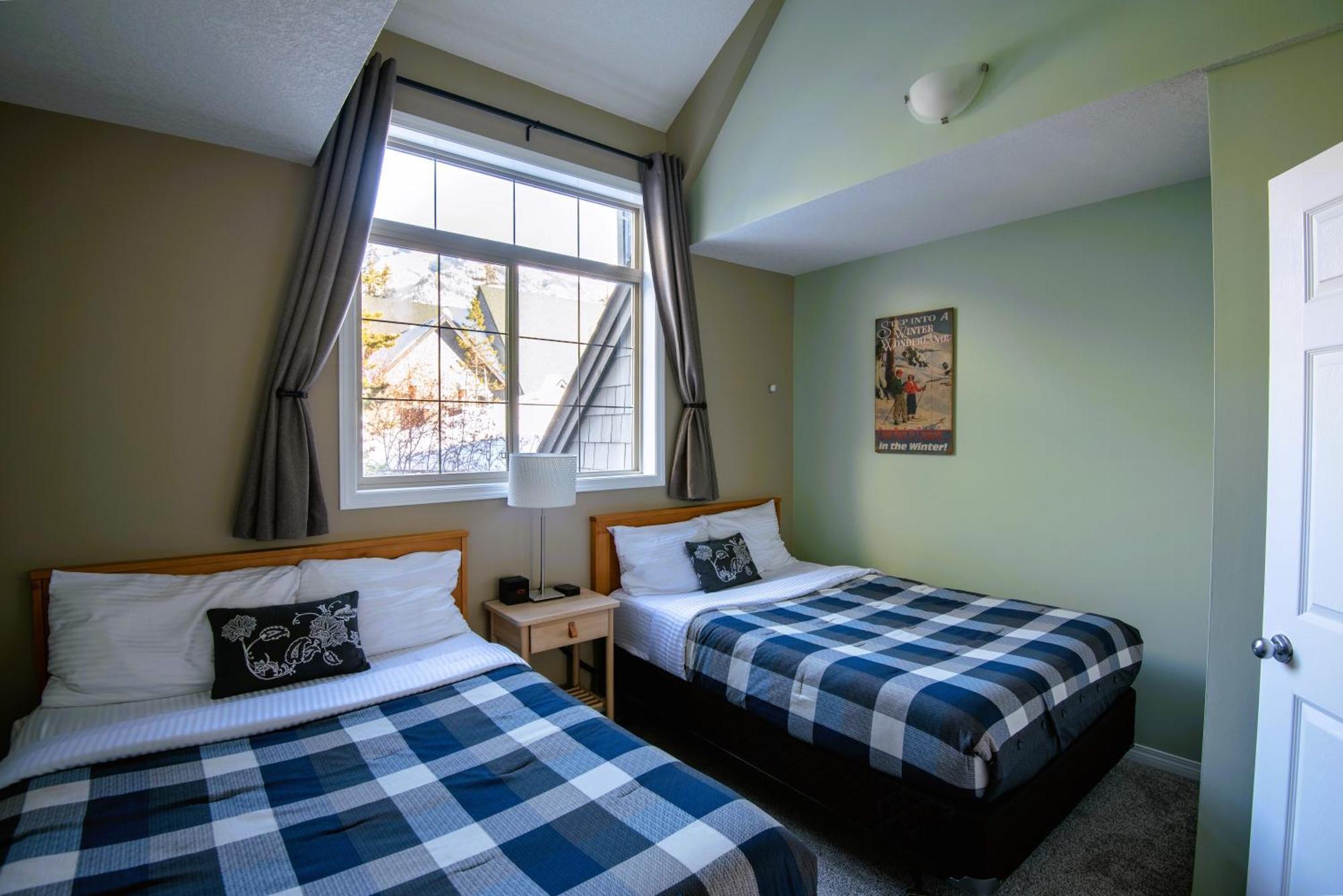 Renovated Chalet At Mystic Springs, Mountain Views, Pets Welcome! Canmore Exterior photo